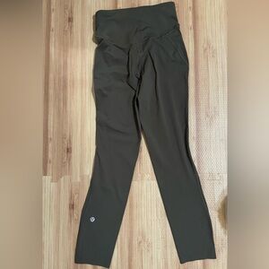 Lululemon army green pants, Size 2, wore once. In excellent condition.